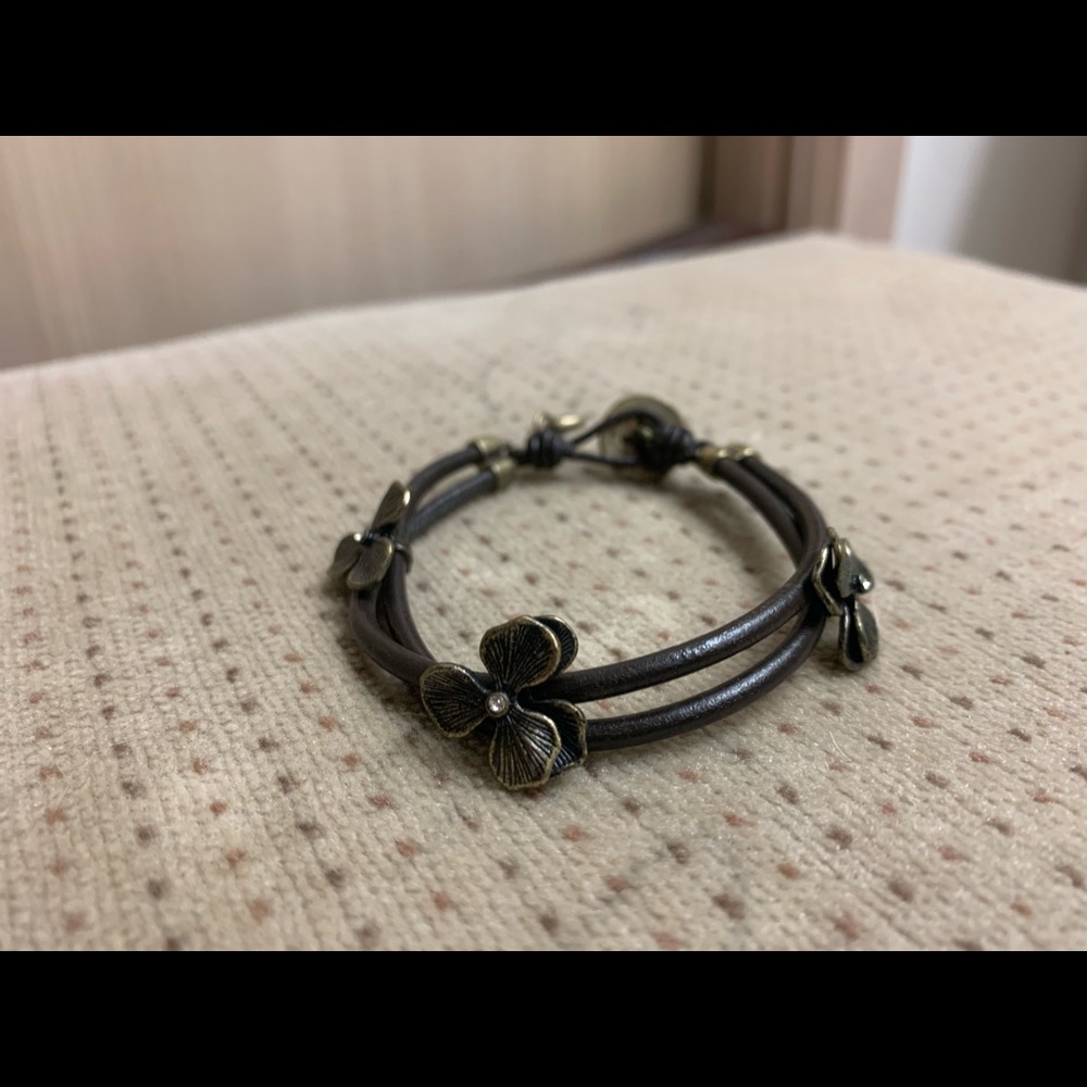 Leather flower bracelet
